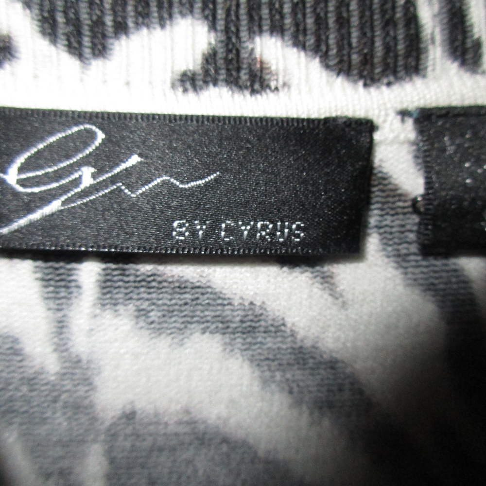 Turtle Neck - Picture 2 of 3